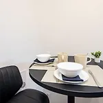 아파트 - New - Comfy *