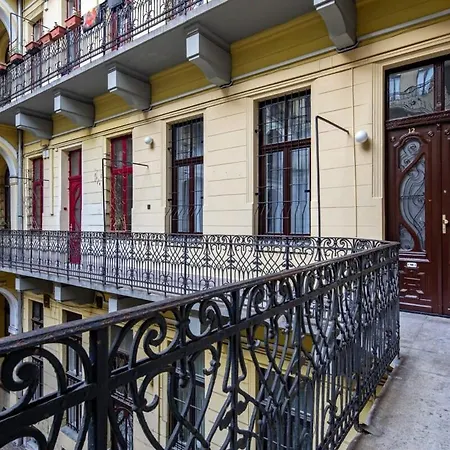 - New - Comfy 布达佩斯